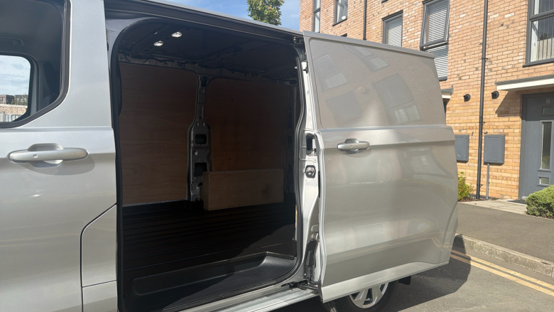 Ford Transit Custom E-320 L1 Rwd 100kW 65kWh H1 Van Limited Auto